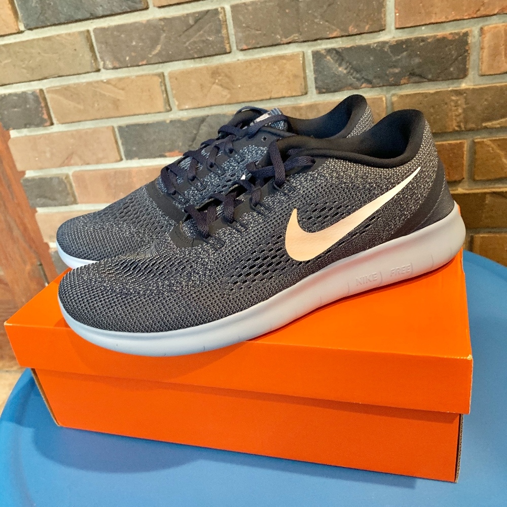 NEW Nike Free RN (2016) - Size 11